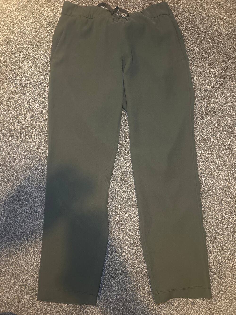 Lululemon On the Fly Pant size 6 green